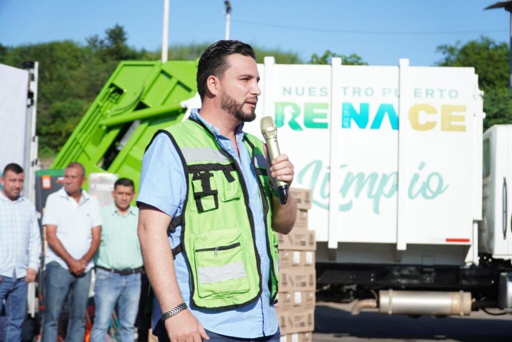 Arranca Munguia cruzada contra la basura 01 On Bahia Magazine Destinos Ayuntamiento de Puerto Vallarta Entrada