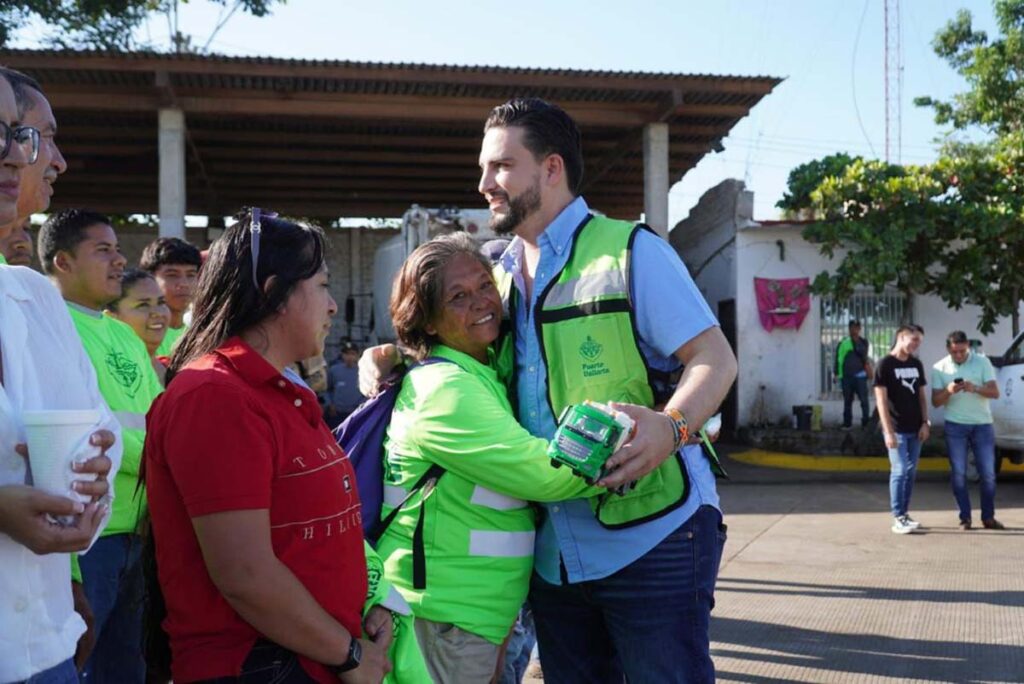 Arranca Munguia cruzada contra la basura 03 On Bahia Magazine Destinos Ayuntamiento de Puerto Vallarta Entrada