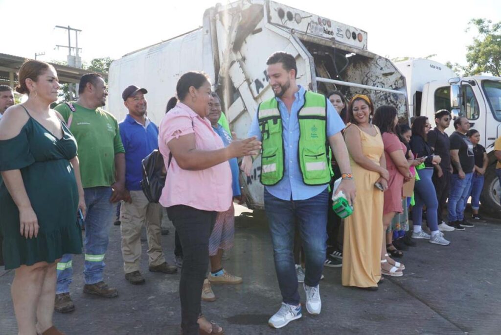 Arranca Munguia cruzada contra la basura 04 On Bahia Magazine Destinos Ayuntamiento de Puerto Vallarta Entrada