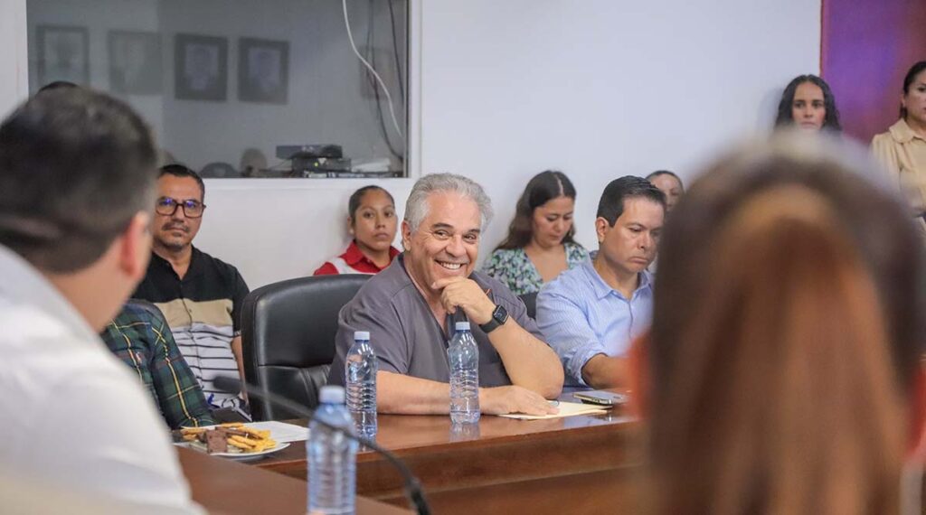 Hector Santana impulsa la creacion del Comite Municipal de Salud en Bahia de Banderas 04 On Bahia Magazine Destinos Ayuntamiento Bahia de Banderas Entrada