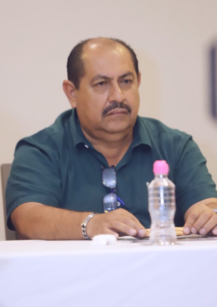 Presenta Luis Munguia a los nuevos delegados y agentes municipales 04 On Bahia Magazine Destinos Ayuntamiento de Puerto Vallarta Entrada