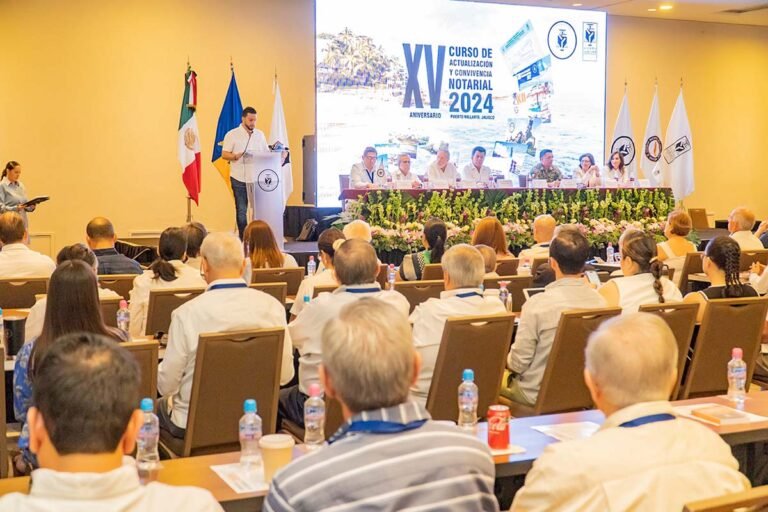 Recibe Luis Munguía a notarios de la República Mexicana