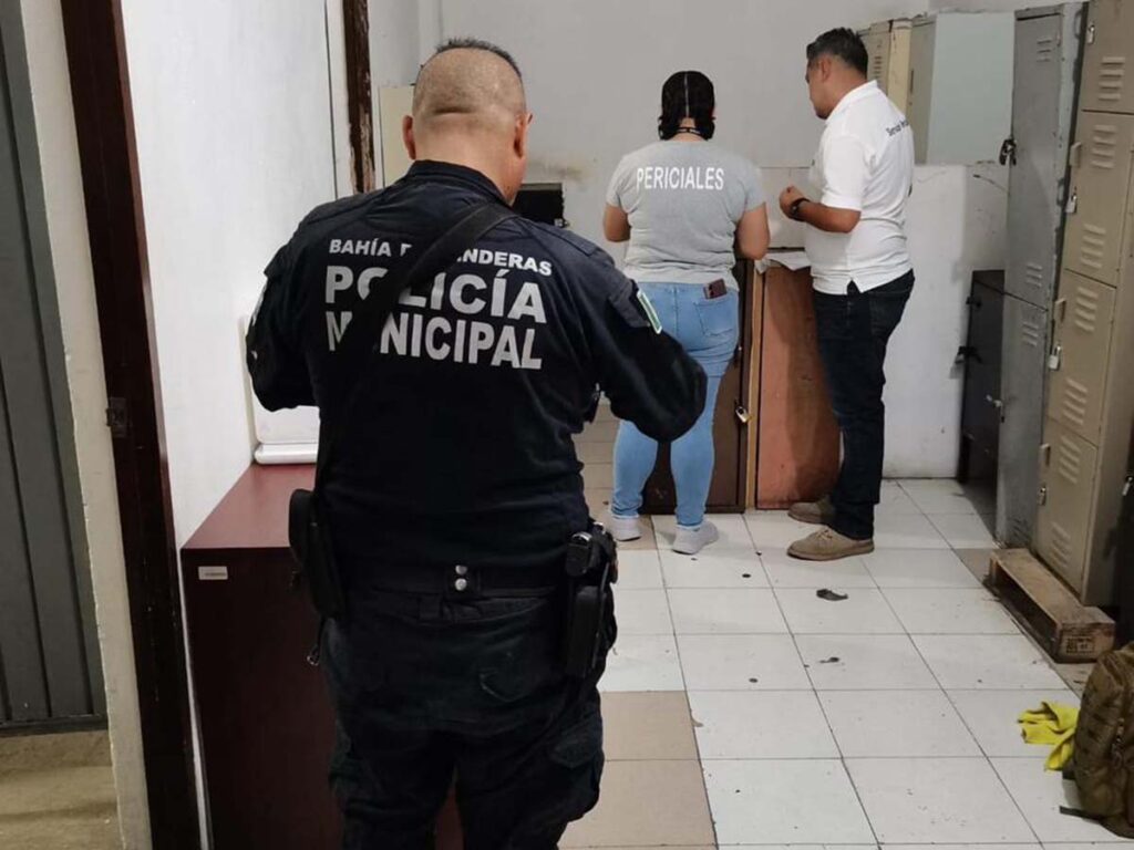 pruebas de antidoping a policias y transitos 04 On Bahia Magazine Destinos Ayuntamiento Bahia de Banderas Entrada