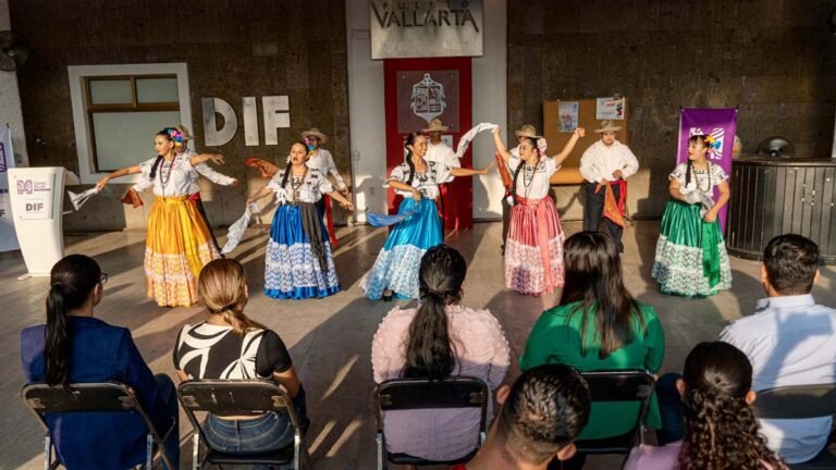 Entregan IMDIS credenciales a personas con discapacidad