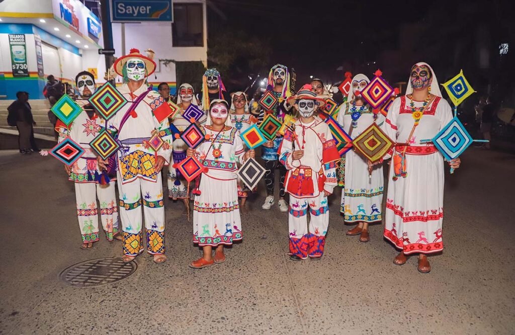 Festival Internacional de Dia de Muertos en Bahia de Banderas con un vibrante desfile en Sayulita 05