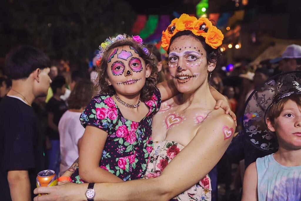 Festival Internacional de Dia de Muertos en Bahia de Banderas con un vibrante desfile en Sayulita 06