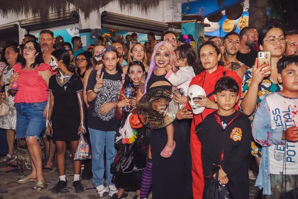 Festival Internacional de Dia de Muertos en Bahia de Banderas con un vibrante desfile en Sayulita 07