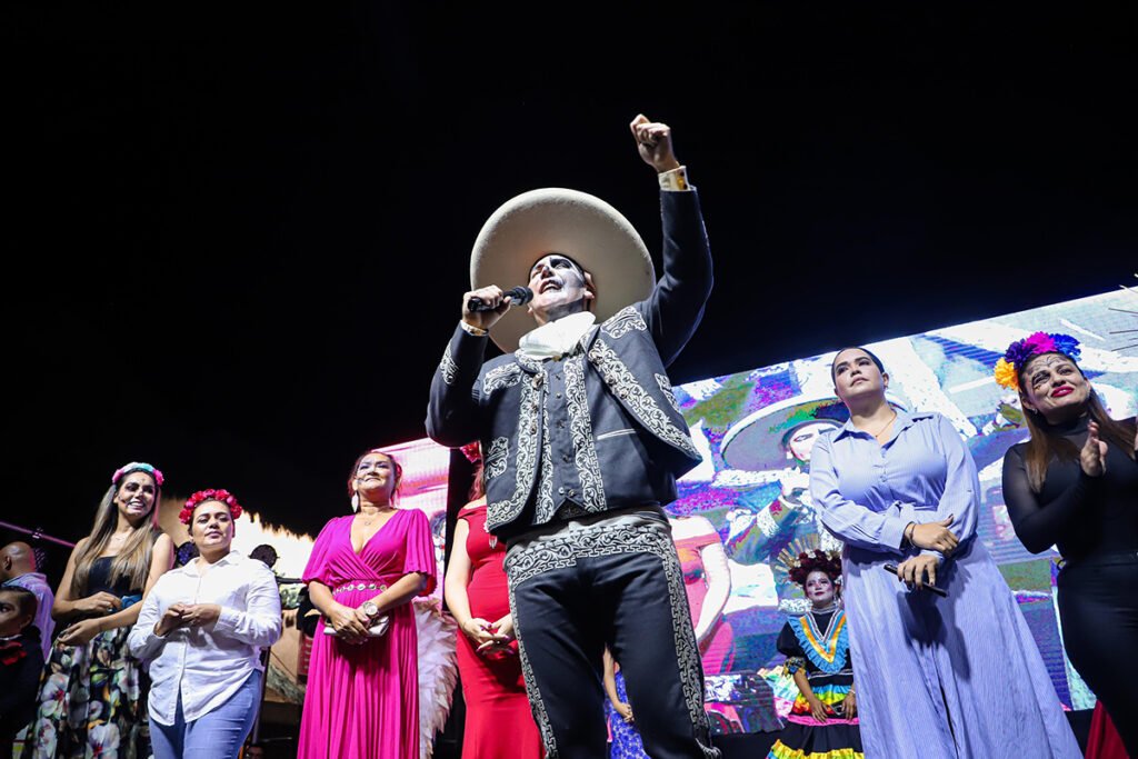 Festival Internacional de Dia de Muertos en Bahia de Banderas con un vibrante desfile en Sayulita 17