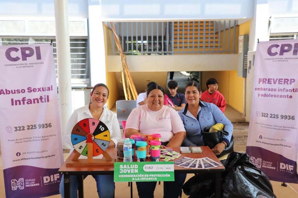 Gobierno de Munguia acerca servicios de salud a estudiantes 07