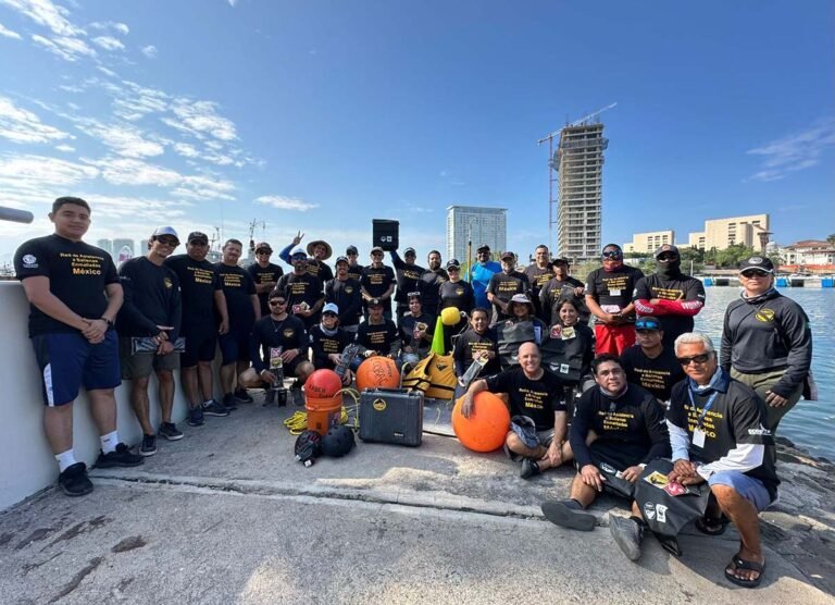 Realizan práctica Anual de Rescate de Ballenas enmalladas en Puerto Vallarta
