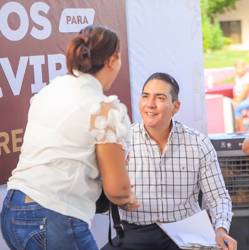 Hector Santana escucha a pobladores de San Juan de Abajo en Audiencia Ciudadana 01