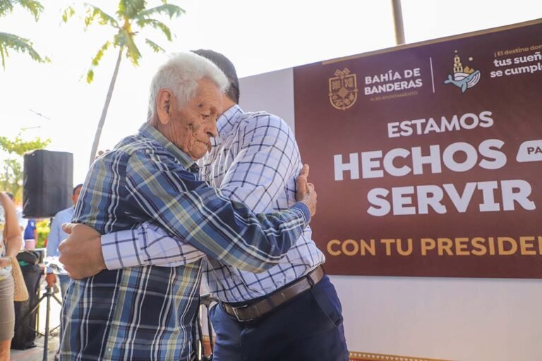 Héctor Santana escucha a pobladores de San Juan de Abajo en Audiencia Ciudadana
