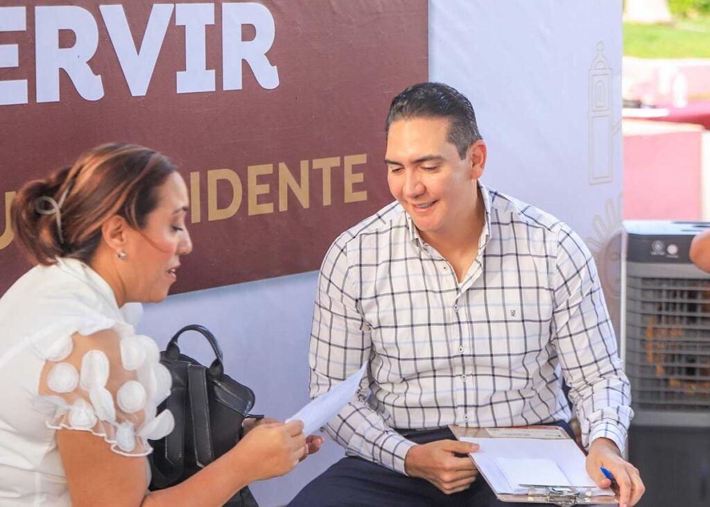 Hector Santana escucha a pobladores de San Juan de Abajo en Audiencia Ciudadana 04