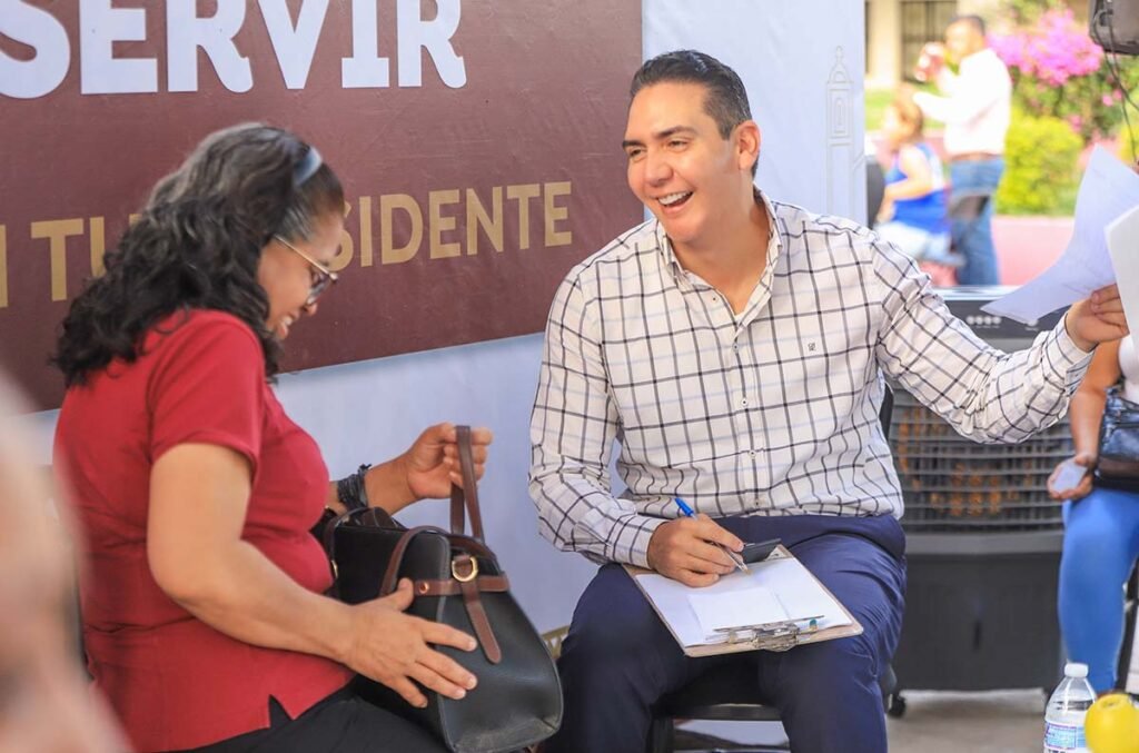 Hector Santana escucha a pobladores de San Juan de Abajo en Audiencia Ciudadana 07