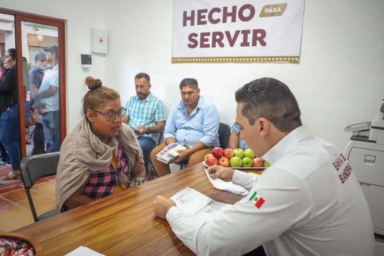 Héctor Santana y su gobierno atienden a más de 300 personas en la tercera Audiencia Ciudadana