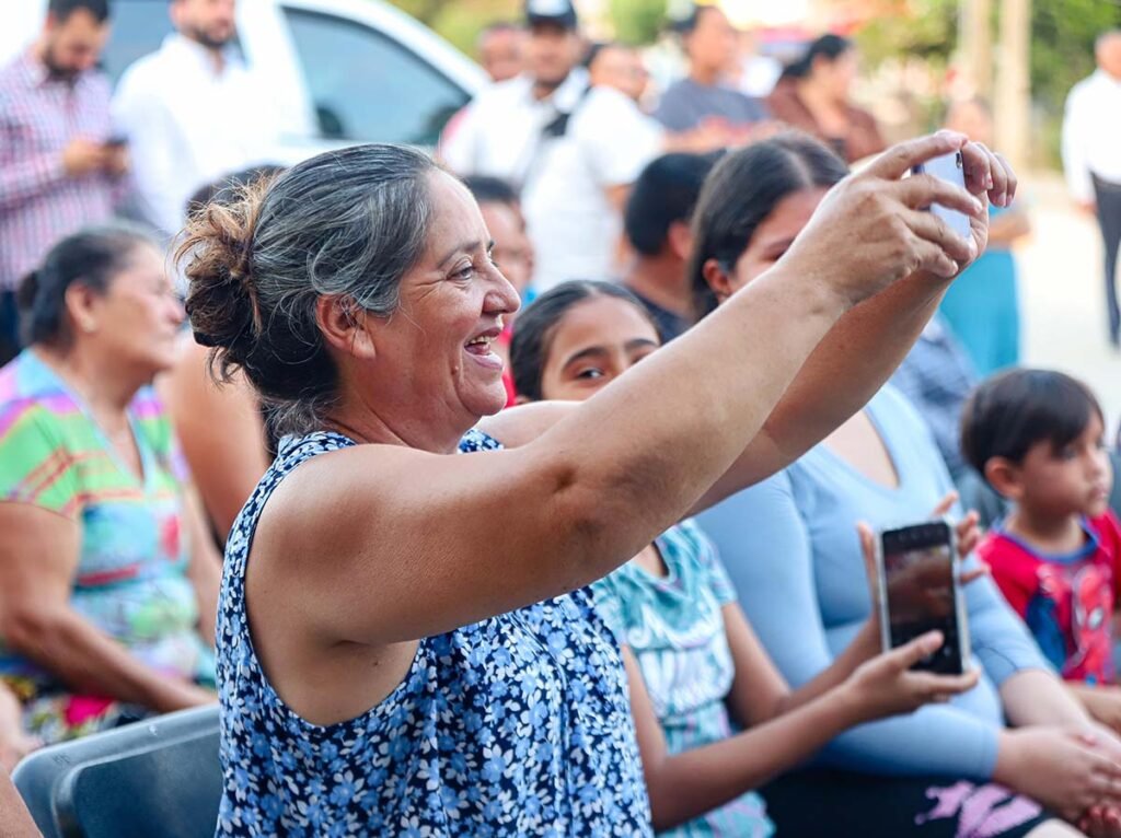 Inaugura Hector Santana la nueva calle principal de El Coatante 01