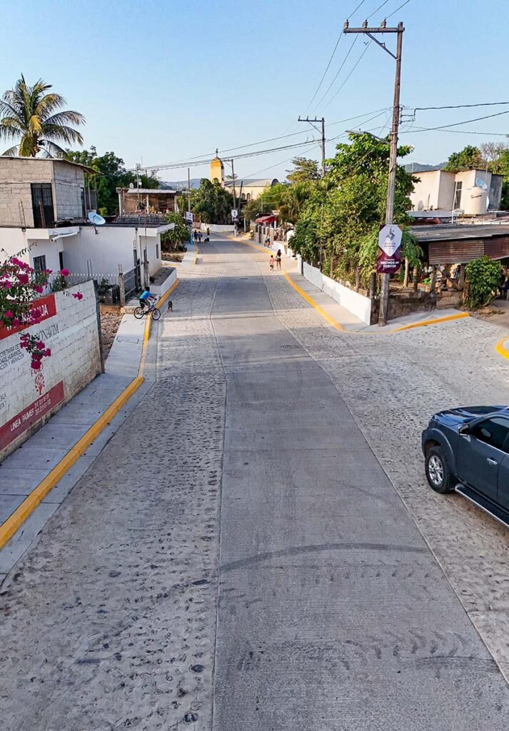 Héctor Santana inauguró la calle principal de El Coatante, con una inversión de 8.5 millones de pesos, y anunció nuevos proyectos de infraestructura, iluminación y festejos navideños para la comunidad.