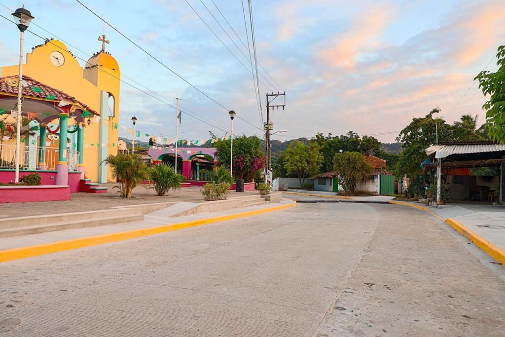 Inaugura Hector Santana la nueva calle principal de El Coatante 05