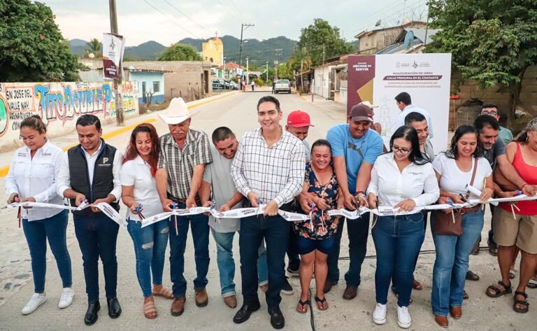 Héctor Santana inaugura la calle principal de El Coatante y anuncia más mejoras para la comunidad