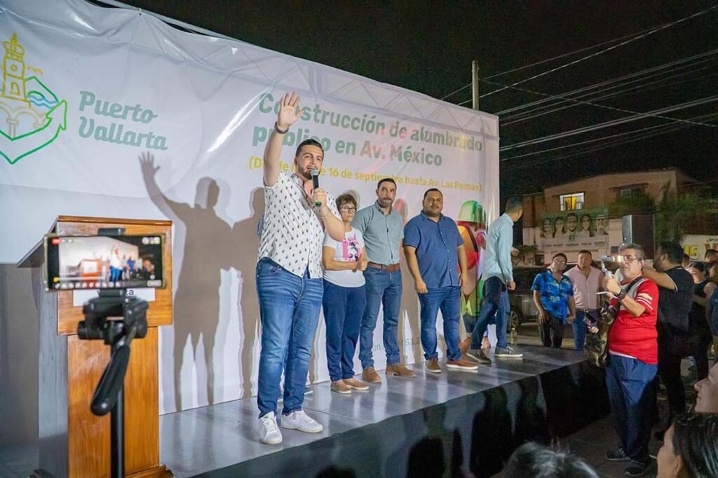 Inaugura Munguia importante obra de alumbrado publico en Av. Mexico 04