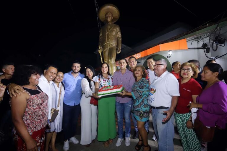 Munguía devela escultura de Emiliano Zapata