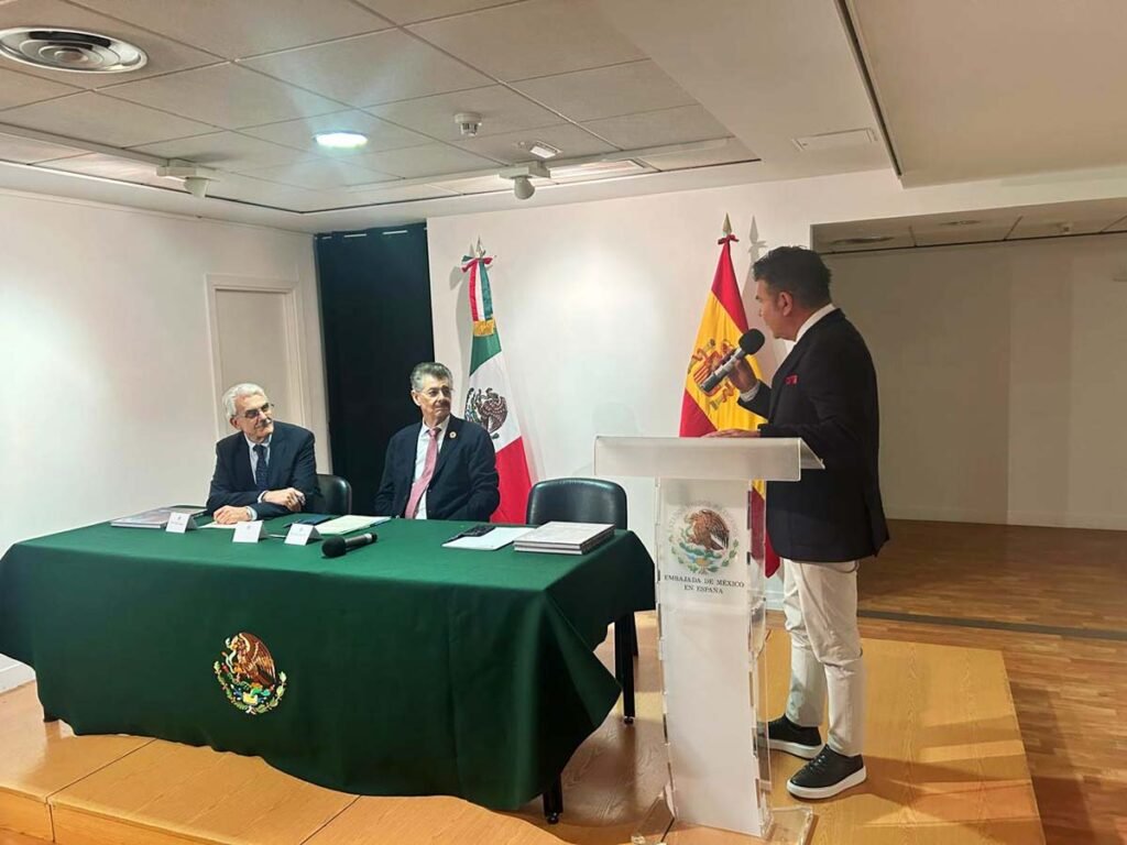 Renuevan convenio el Consejo Regulador del Tequila y el Laboratorio de Salud Publica de Madrid 03