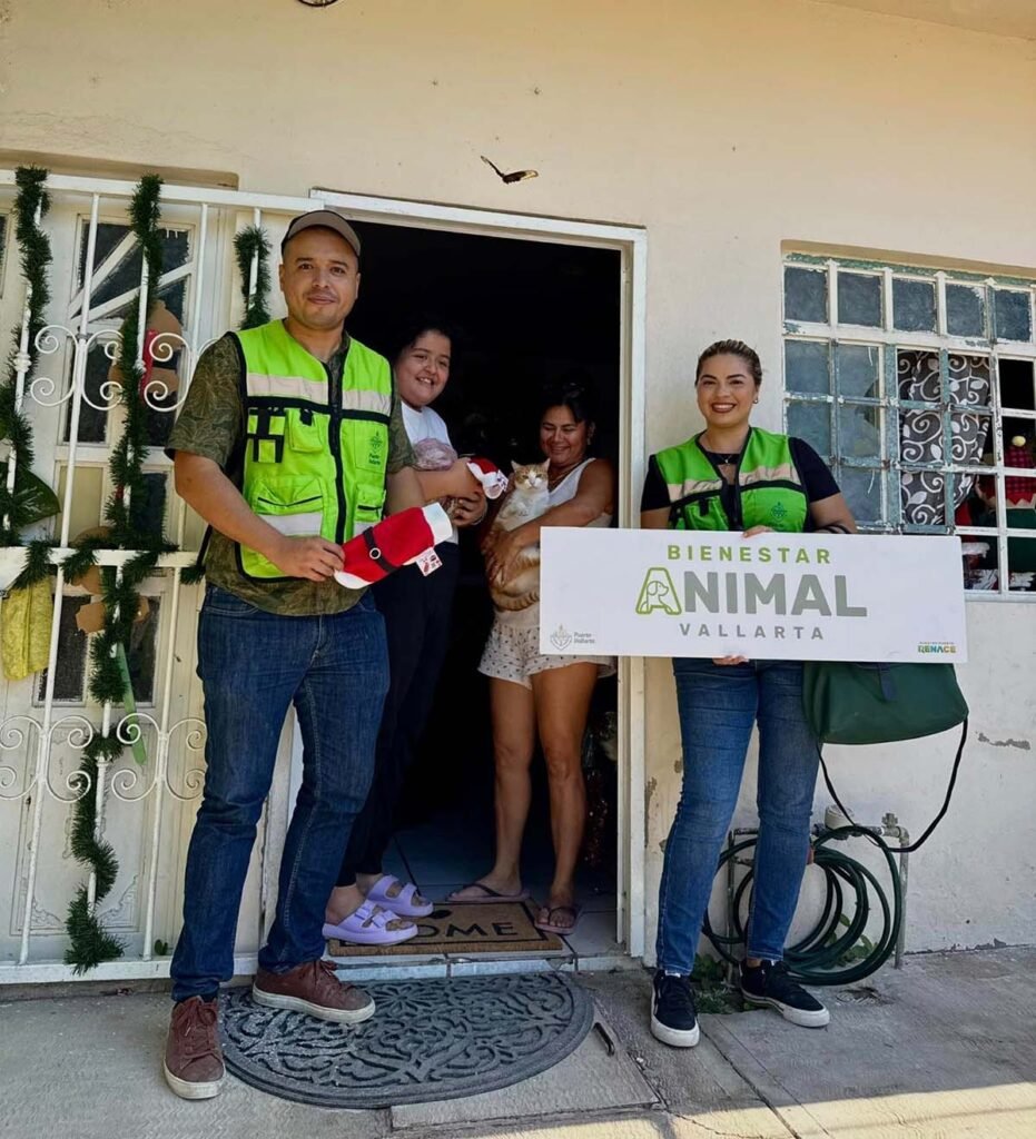 Bienestar Animal reparte sueteres y alimento para mascotas esta navidad 02