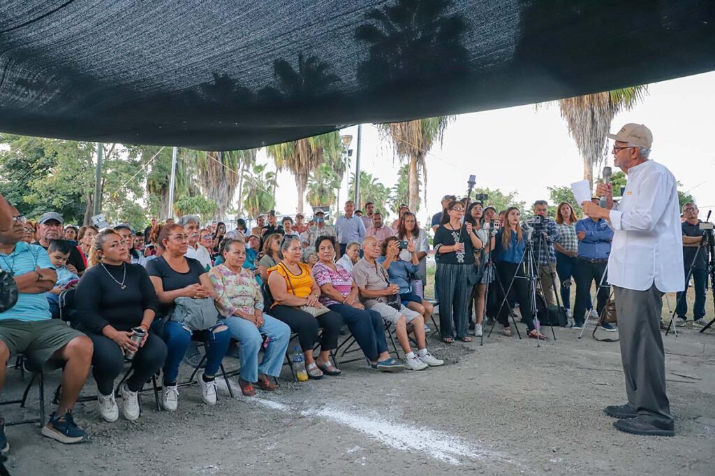 El gobernador Miguel Angel Navarro Quintero y el alcalde Hector Santana arrancan obra en Valle Dorado 03