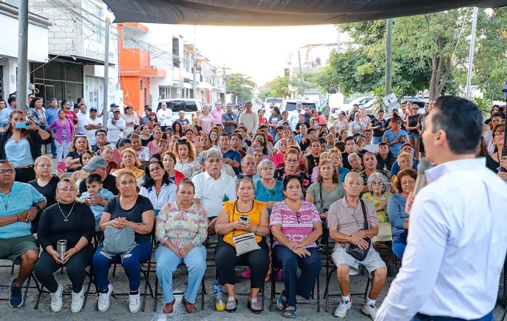 El gobernador Miguel Angel Navarro Quintero y el alcalde Hector Santana arrancan obra en Valle Dorado 10