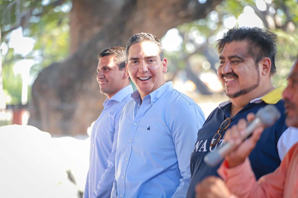 Entrega Hector Santana arcones Navidenos a los pescadores de Bahia de Banderas 05