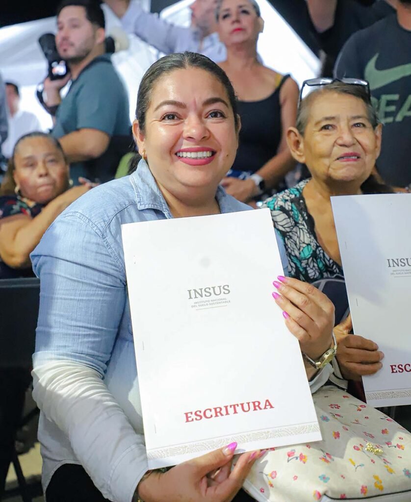 Miguel Angel Navarro y Hector Santana impulsan vivienda social y entregan escrituras en Bahia de Banderas 09