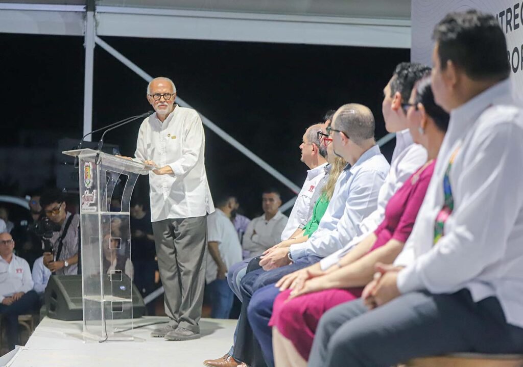 Miguel Angel Navarro y Hector Santana impulsan vivienda social y entregan escrituras en Bahia de Banderas 10