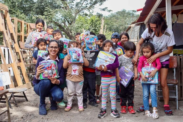 Apoyo a la educación en la colonia Getsemaní de Ixtapa