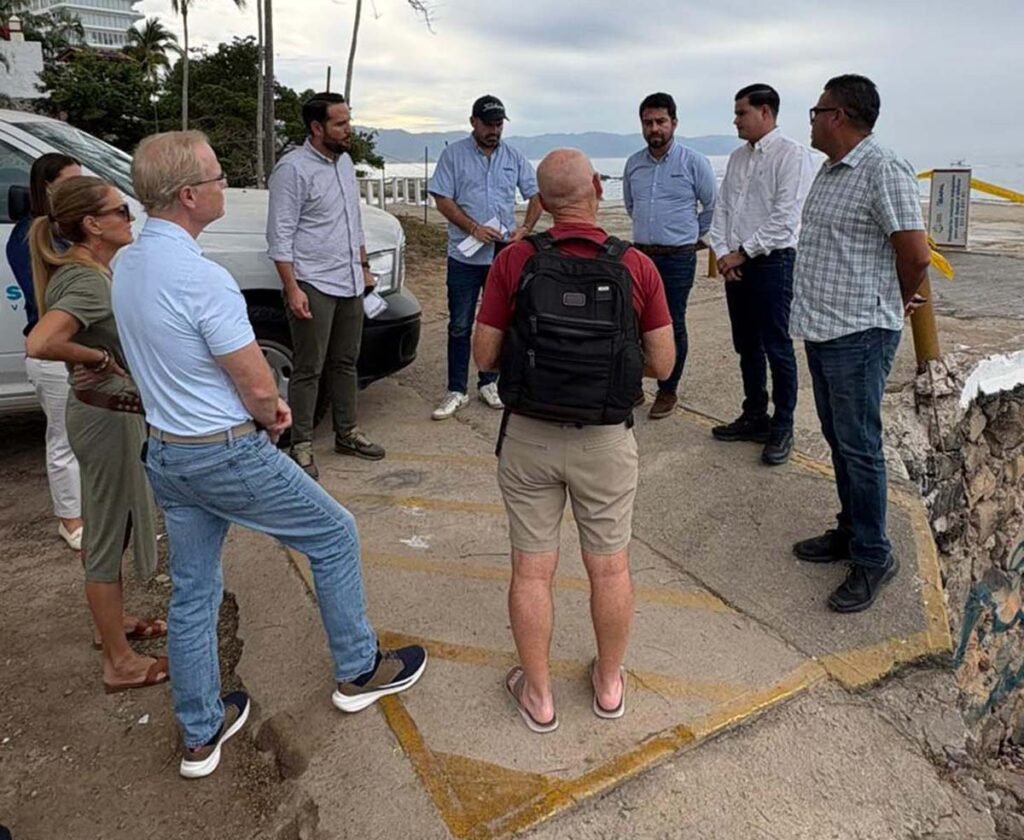 Atiende SEAPAL a vecinos de Las Amapas 01