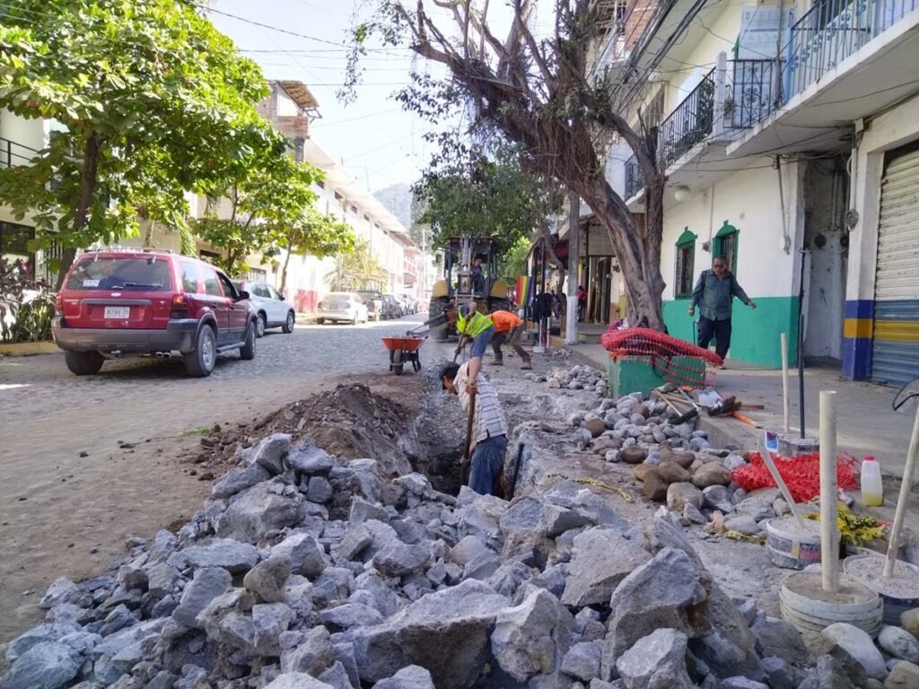 Avanzan obras de agua potable en la Emiliano Zapata 02