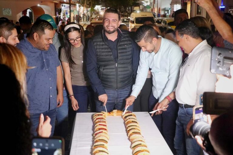Celebra Munguía día de Reyes con rosca de más de 1 kilómetro de largo