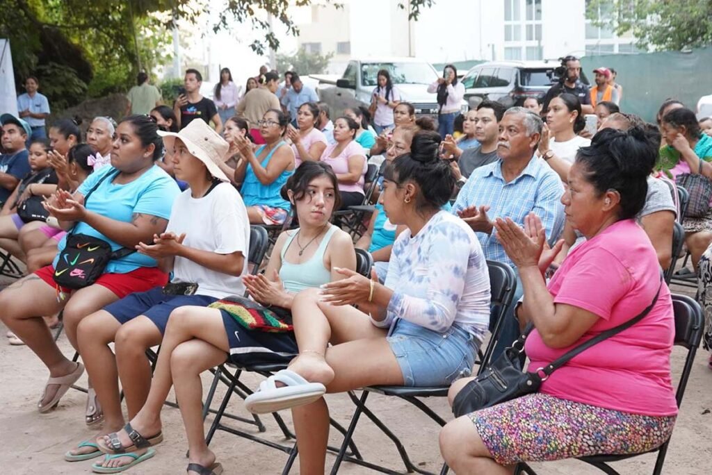 Celebran vecinos la llegada del agua potable a Las Vistas 02