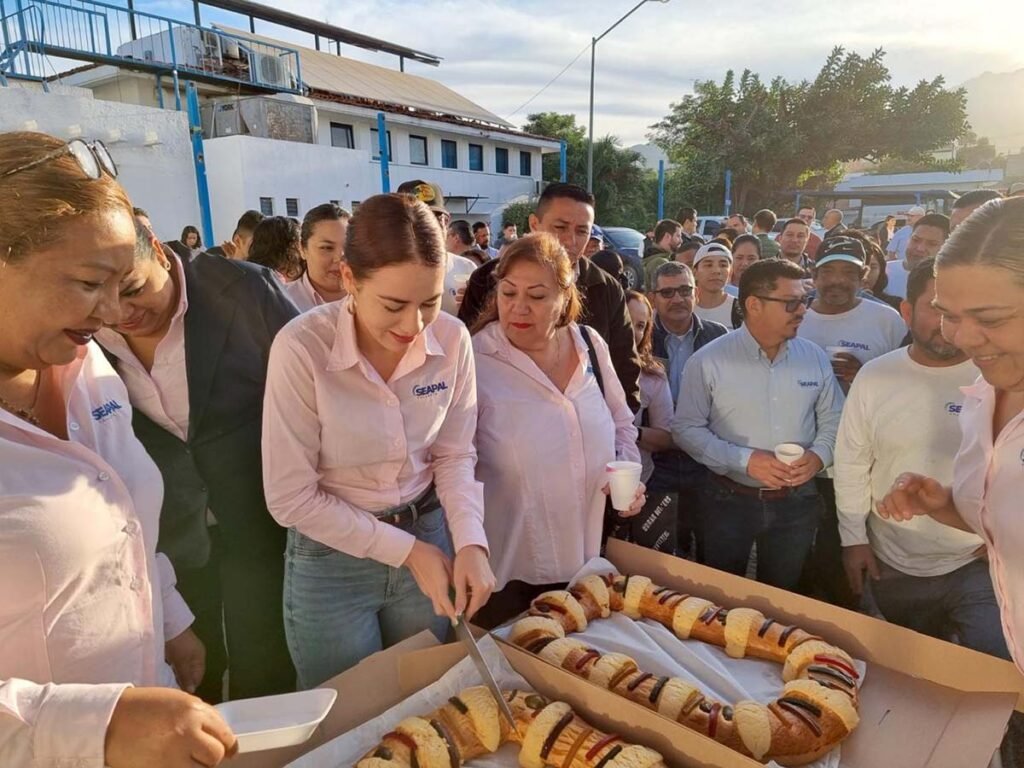 Comparte la Familia SEAPAL la tradicional Rosca de Reyes 06