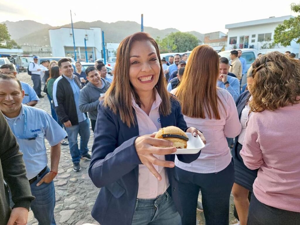 Comparte la Familia SEAPAL la tradicional Rosca de Reyes 07