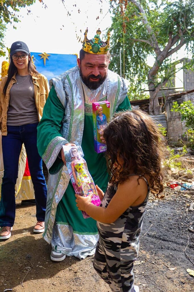 Festeja DIF el dia de reyes a ninos de Ixtapa 05