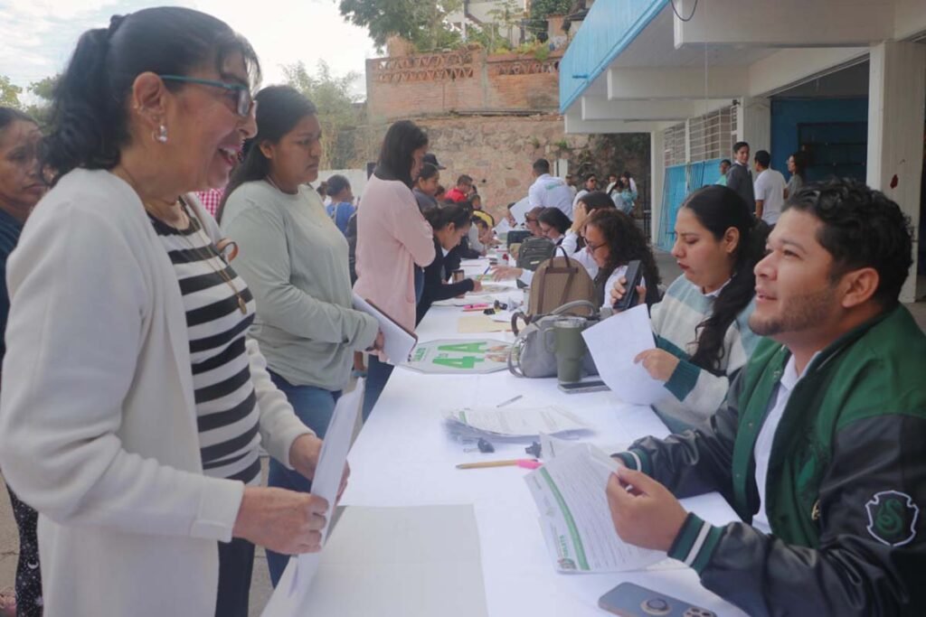 Gobierno de Munguia le sigue apostando fuerte a la educacion 04