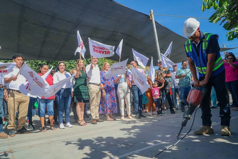 Héctor Santana arranca construcción de domo en Santa Rosa Tapachula