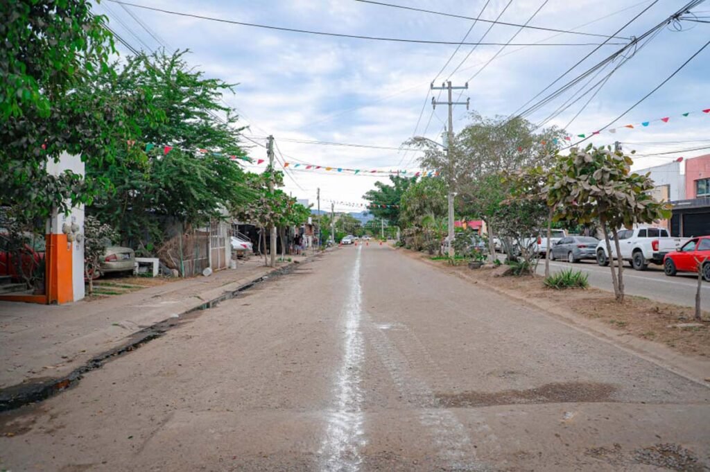 Hector Santana arranca la rehabilitacion del Boulevard Jardines del Sol en San Jose del Valle 04