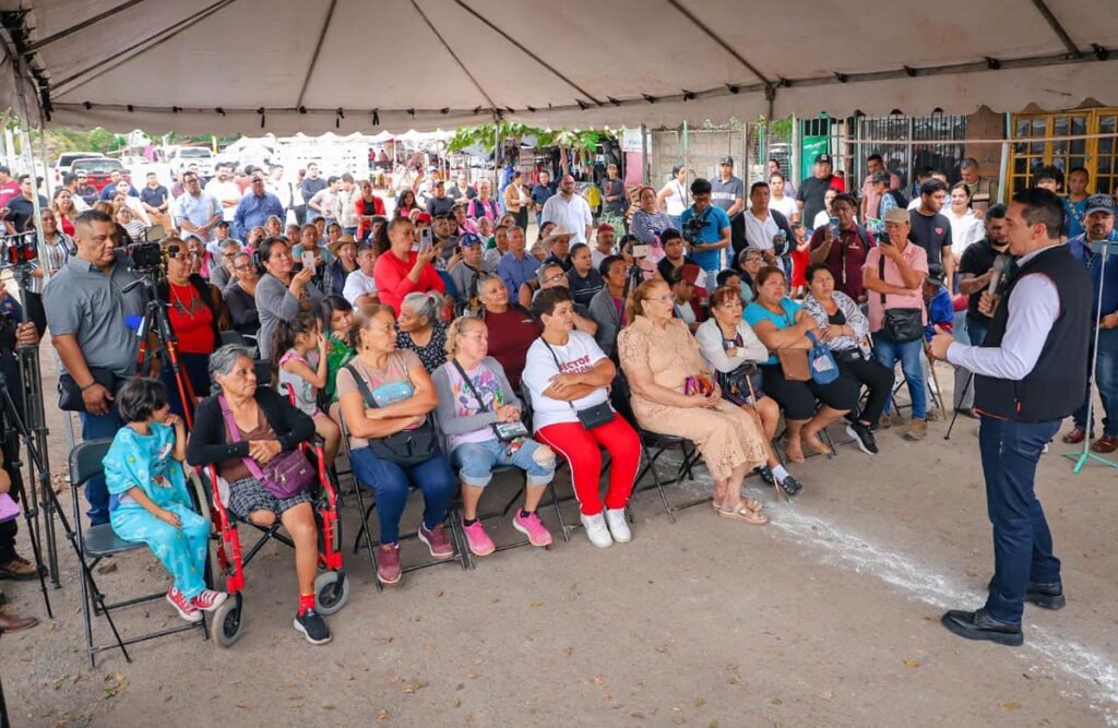 Hector Santana arranca la rehabilitacion del Boulevard Jardines del Sol en San Jose del Valle 06