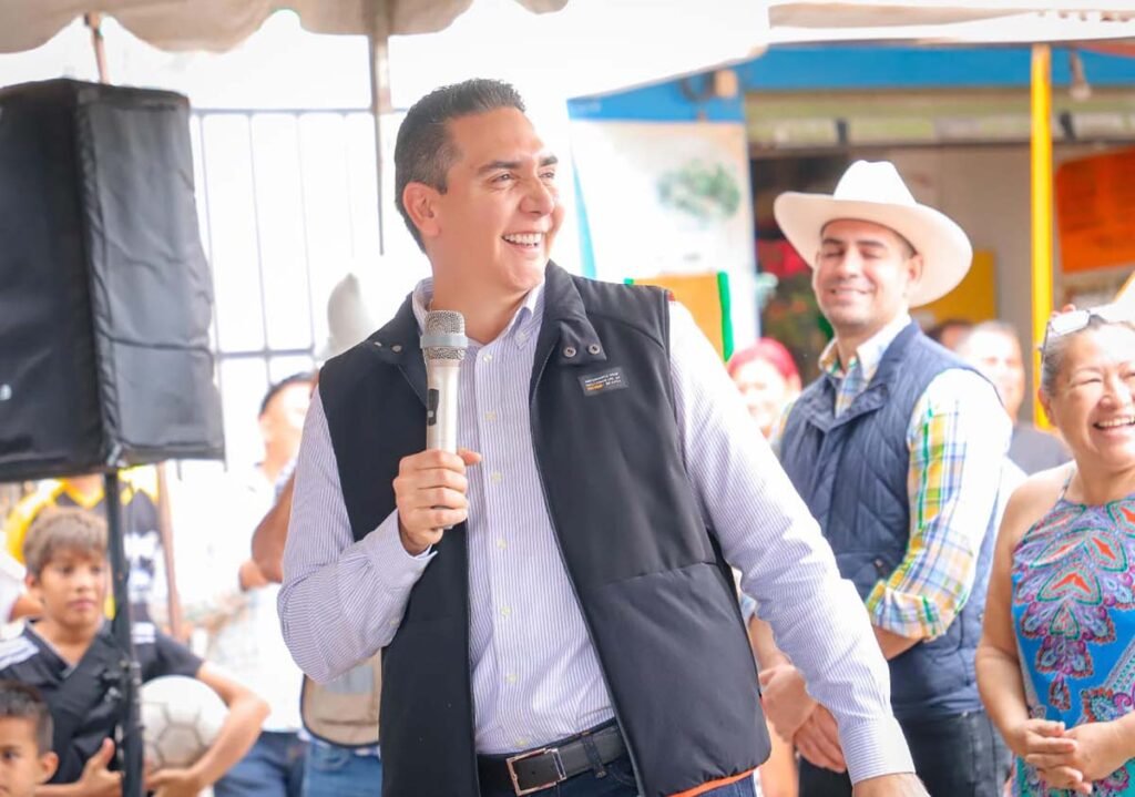 Hector Santana arranca la rehabilitacion del Boulevard Jardines del Sol en San Jose del Valle 07