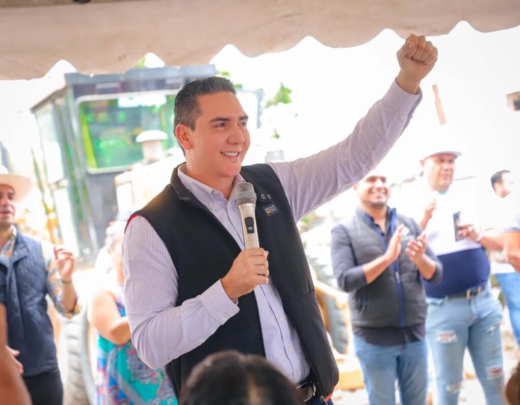 Hector Santana arranca la rehabilitacion del Boulevard Jardines del Sol en San Jose del Valle 09