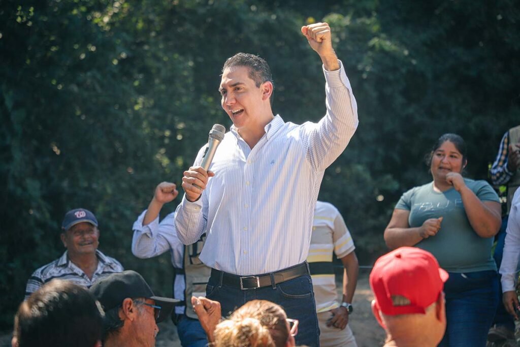 Hector Santana inicia a la construccion de un puente en Fortuna de Vallejo 03