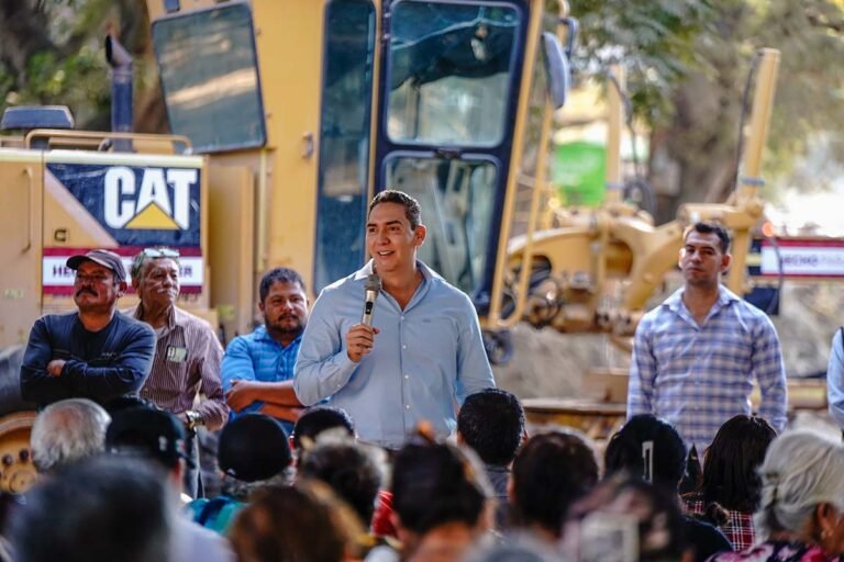 Héctor Santana inicia obra en San Ignacio, promete drenaje completo y una de las mejores canchas deportivas del país