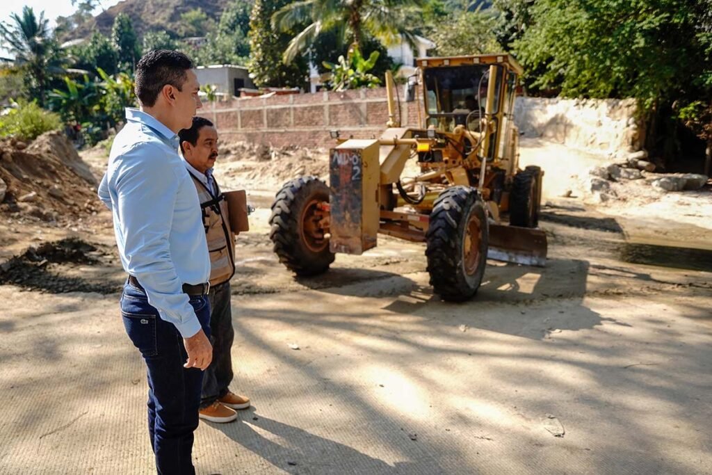 Hector Santana inicia obra en San Ignacio promete drenaje completo y una de las mejores canchas deportivas del pais 02