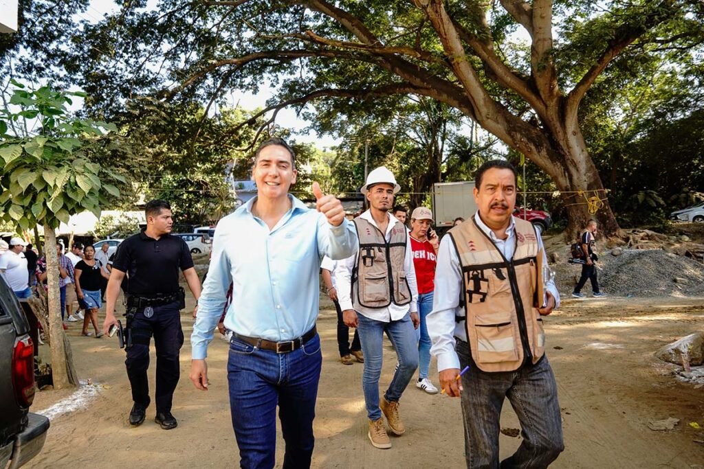 Hector Santana inicia obra en San Ignacio promete drenaje completo y una de las mejores canchas deportivas del pais 09